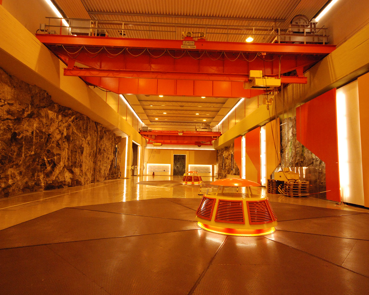 Machine room at Hylen power plant.